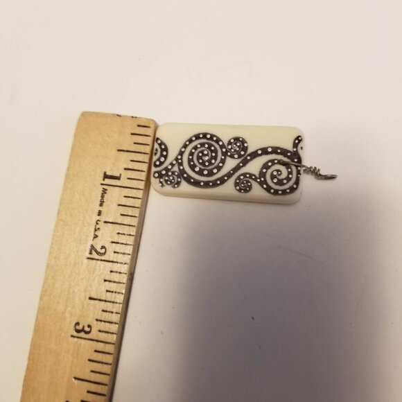 Vintage 90s Artist Repurposed Domino Pendant, Scroll Design Black White Art Boho - Picture 4 of 7